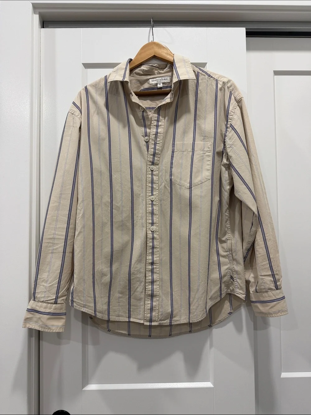 Banana Republic | Relaxed Fit Cotton Poplin Shirt (size M)
